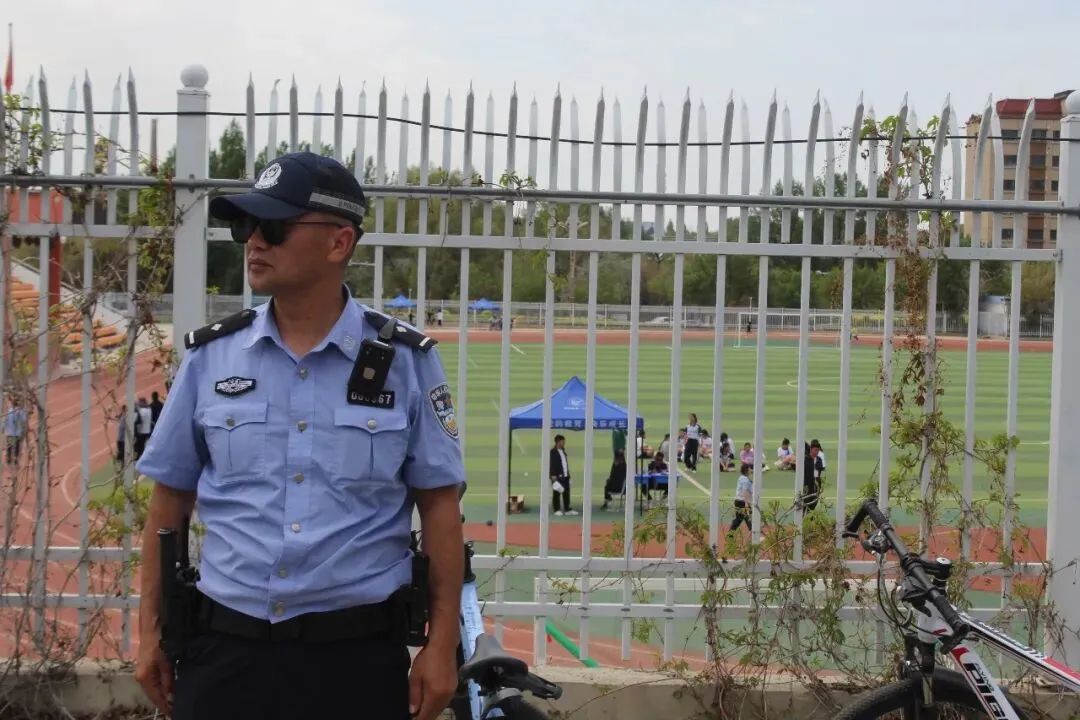 警心护考 平安相伴——富蕴公安全力护航中考体育考试顺利进行 第4张