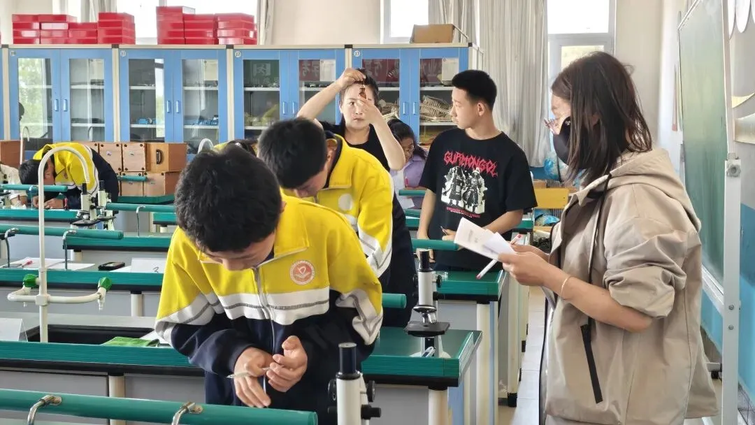 模考砺锋芒 逐梦向中考——杜尔基中学开展理化生实验模拟演练 第15张