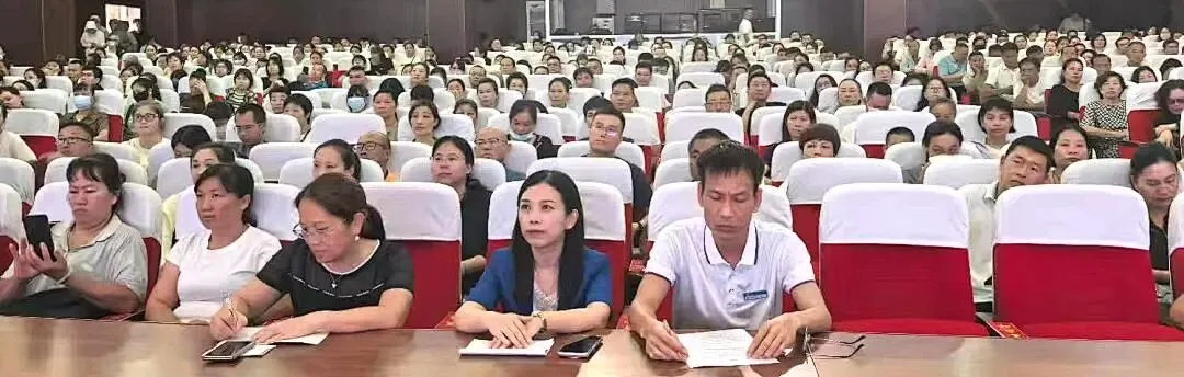决战中考,同心筑梦!我校组织召开初三年级中考备考家长会 第14张