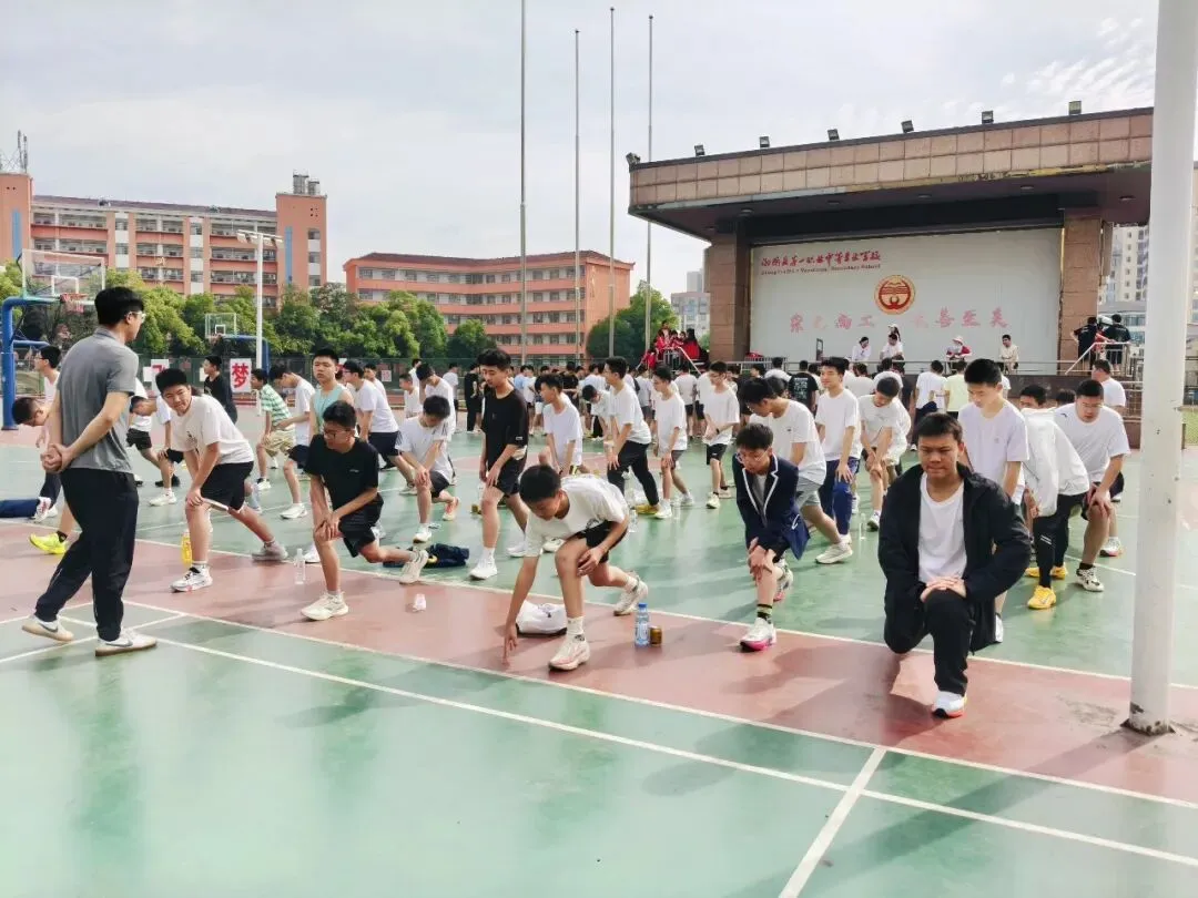 燃!那抹“城东红”,燃爆体育中考现场! 第18张