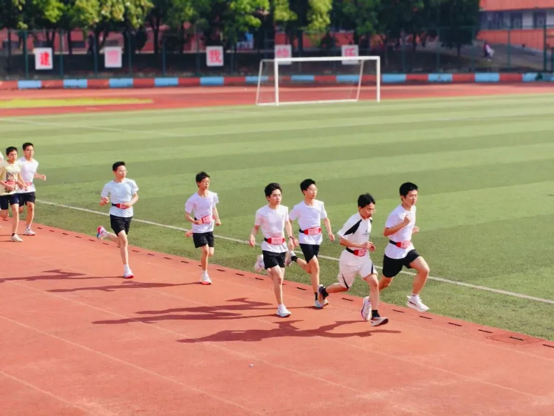 燃!那抹“城东红”,燃爆体育中考现场! 第24张