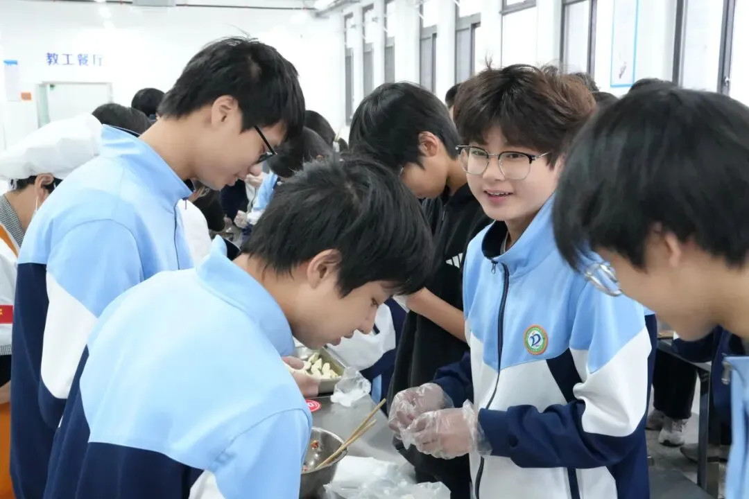 包出好彩头 中考拔头筹 | 大溪镇第二中学九年级包饺子活动温情举行 第8张