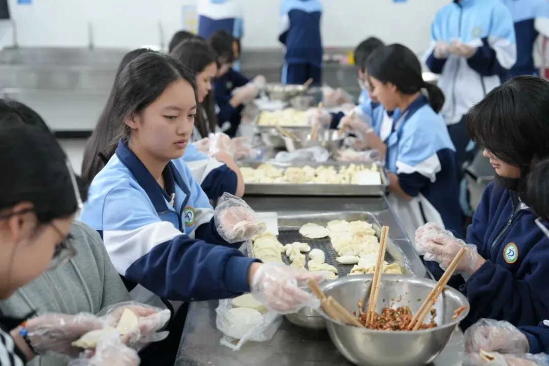 包出好彩头 中考拔头筹 | 大溪镇第二中学九年级包饺子活动温情举行 第9张