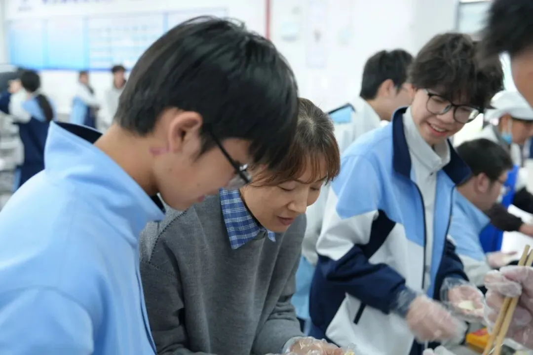 包出好彩头 中考拔头筹 | 大溪镇第二中学九年级包饺子活动温情举行 第13张