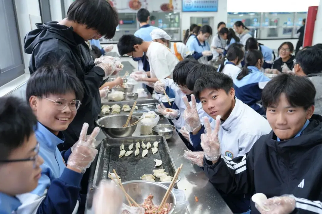 包出好彩头 中考拔头筹 | 大溪镇第二中学九年级包饺子活动温情举行 第17张