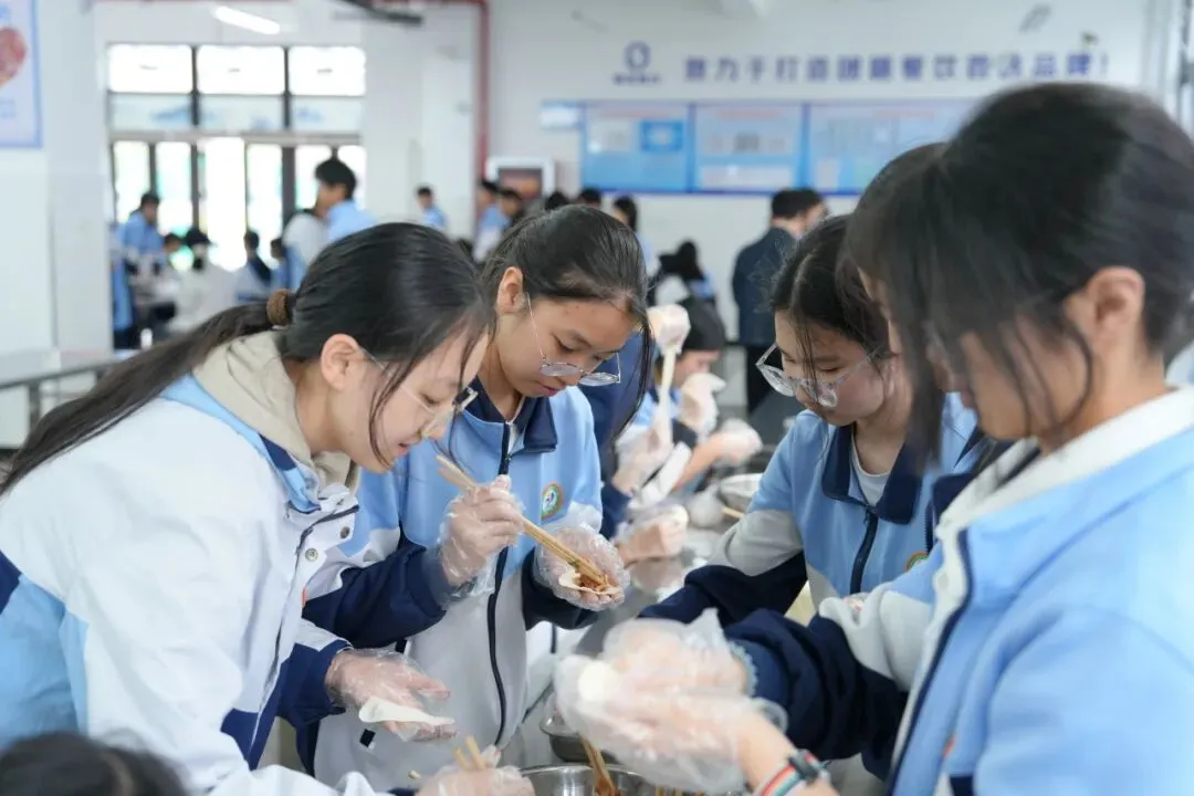 包出好彩头 中考拔头筹 | 大溪镇第二中学九年级包饺子活动温情举行 第18张