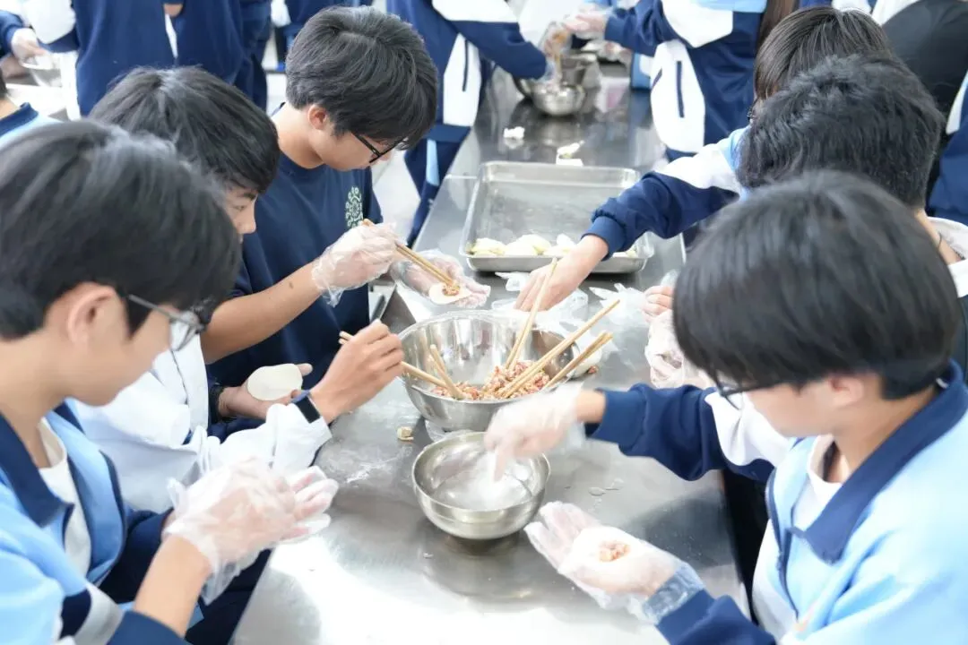 包出好彩头 中考拔头筹 | 大溪镇第二中学九年级包饺子活动温情举行 第19张