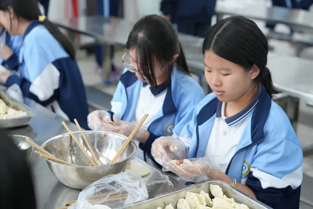 包出好彩头 中考拔头筹 | 大溪镇第二中学九年级包饺子活动温情举行 第21张