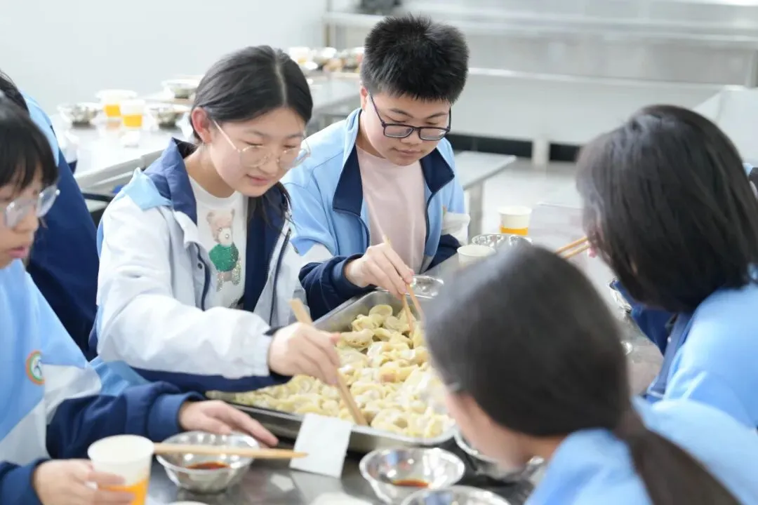 包出好彩头 中考拔头筹 | 大溪镇第二中学九年级包饺子活动温情举行 第25张