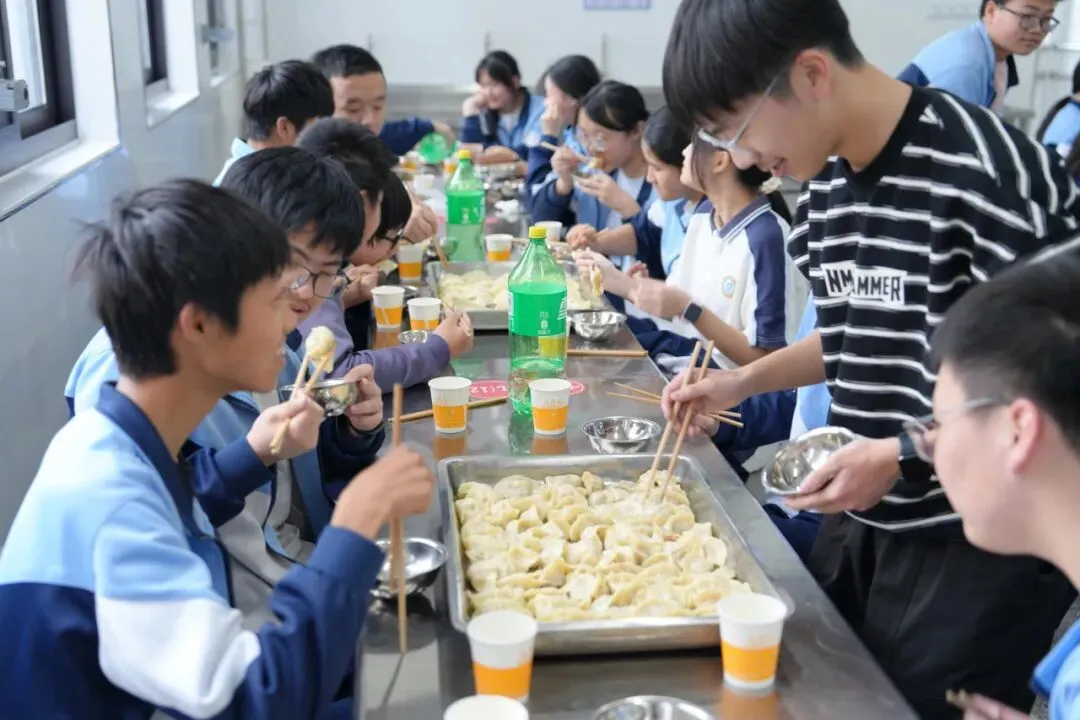 包出好彩头 中考拔头筹 | 大溪镇第二中学九年级包饺子活动温情举行 第26张