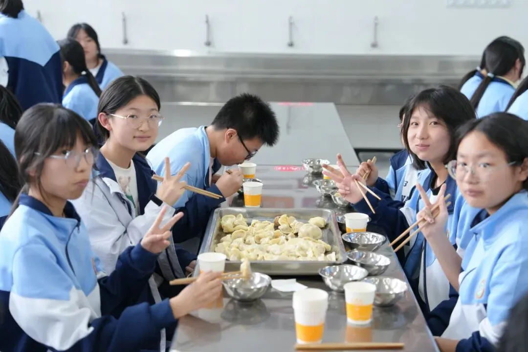 包出好彩头 中考拔头筹 | 大溪镇第二中学九年级包饺子活动温情举行 第27张
