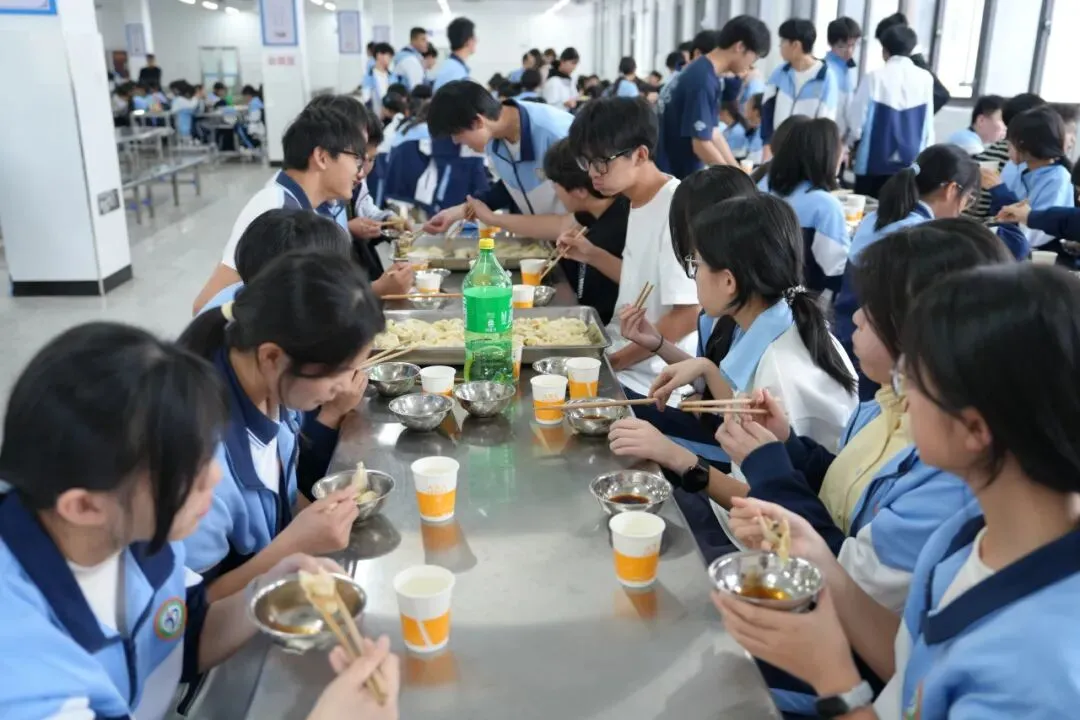 包出好彩头 中考拔头筹 | 大溪镇第二中学九年级包饺子活动温情举行 第28张