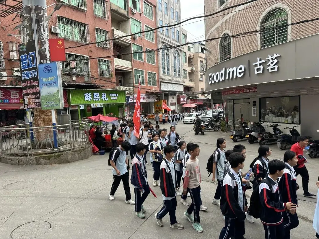 登顶九峰,决胜中考——东溪中学2026届初三毕业班九峰山徒步研学活动 第6张