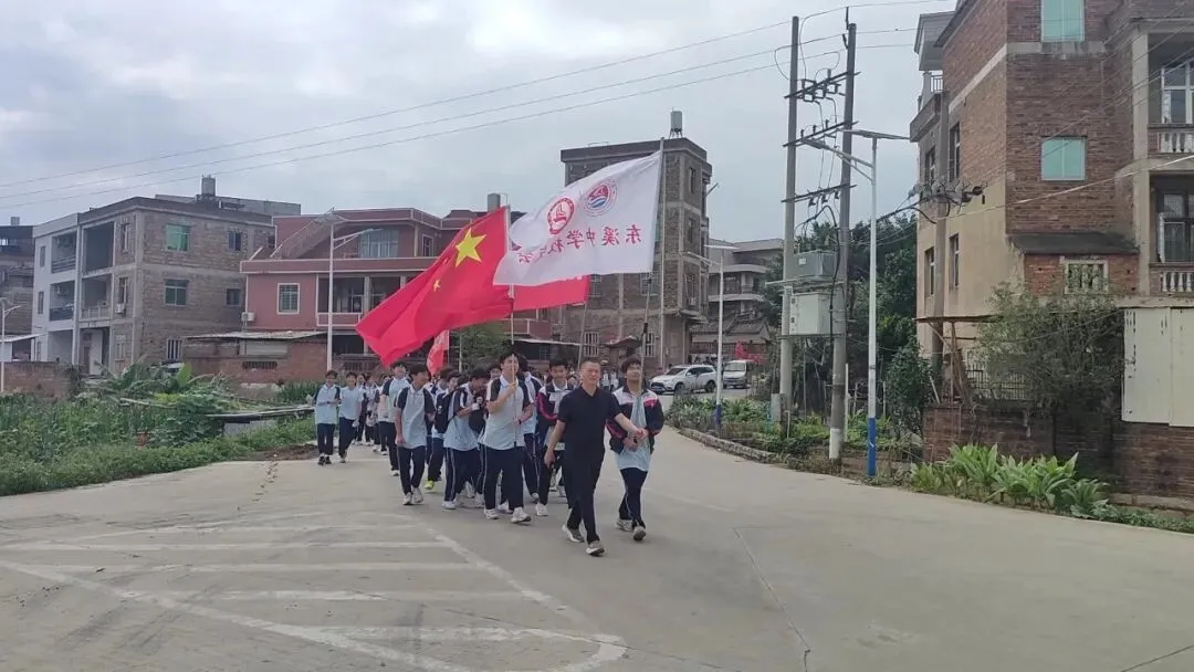 登顶九峰,决胜中考——东溪中学2026届初三毕业班九峰山徒步研学活动 第8张