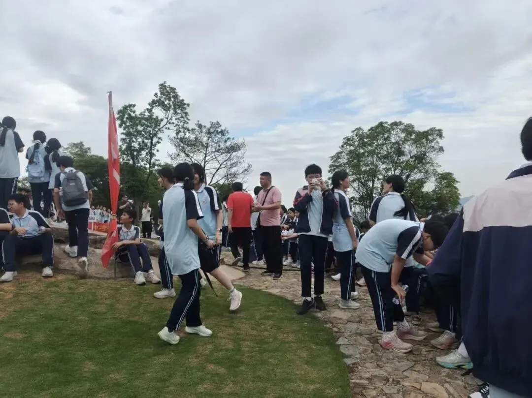 登顶九峰,决胜中考——东溪中学2026届初三毕业班九峰山徒步研学活动 第13张