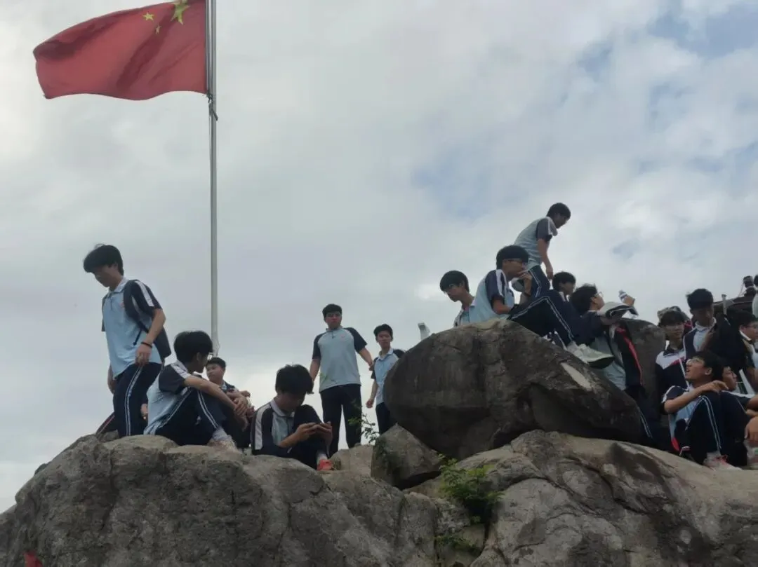 登顶九峰,决胜中考——东溪中学2026届初三毕业班九峰山徒步研学活动 第15张