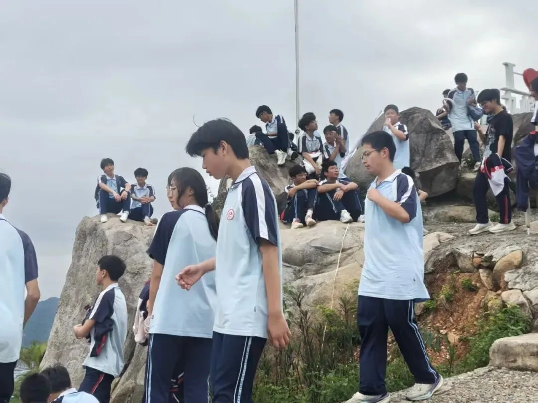 登顶九峰,决胜中考——东溪中学2026届初三毕业班九峰山徒步研学活动 第16张