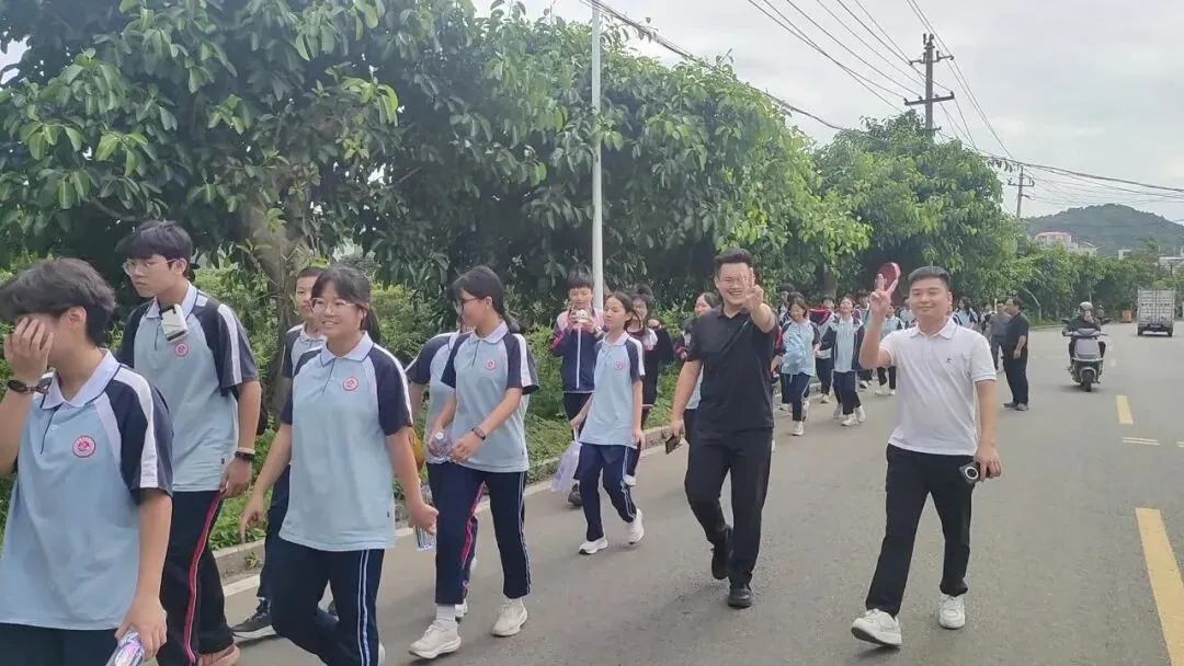 登顶九峰,决胜中考——东溪中学2026届初三毕业班九峰山徒步研学活动 第21张