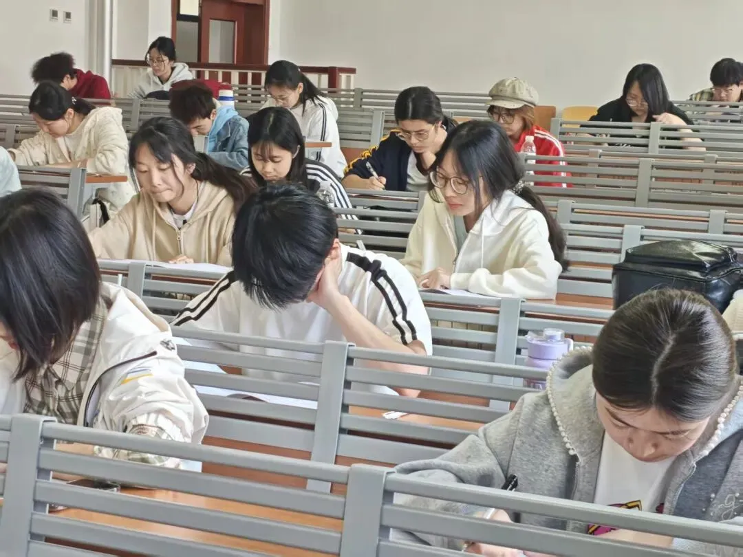 【活动新闻】管理学院举办“行测模拟考试”活动 第9张