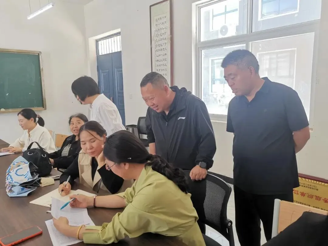 研期中考情明方向 聚团队合力促提升——淮阳中学初中部九年级开展期中班级教研活动 第2张