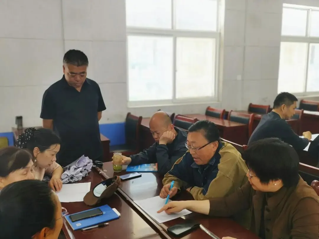研期中考情明方向 聚团队合力促提升——淮阳中学初中部九年级开展期中班级教研活动 第3张