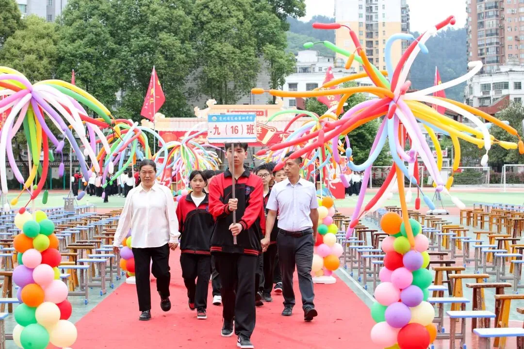 决战中考,点亮未来 ——瓮安四中举行中考励志演讲 第22张