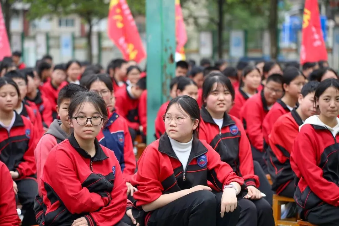 决战中考,点亮未来 ——瓮安四中举行中考励志演讲 第38张