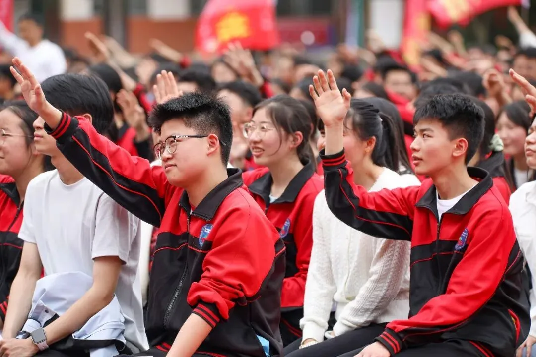 决战中考,点亮未来 ——瓮安四中举行中考励志演讲 第39张