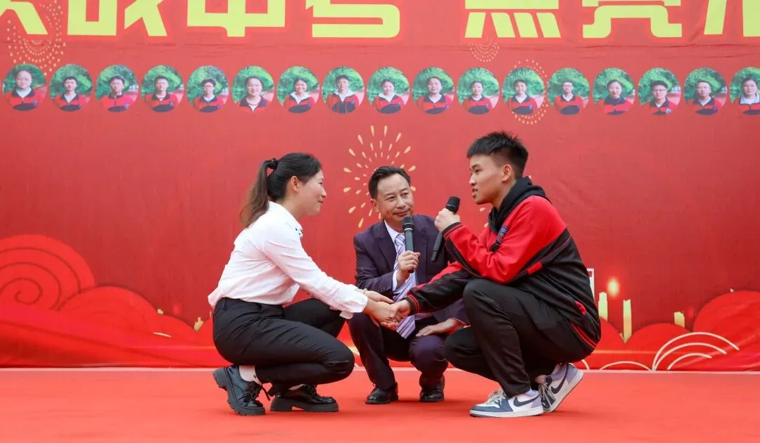 决战中考,点亮未来 ——瓮安四中举行中考励志演讲 第42张