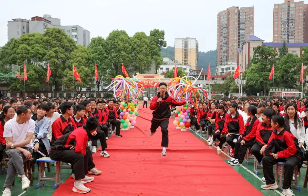 决战中考,点亮未来 ——瓮安四中举行中考励志演讲 第44张