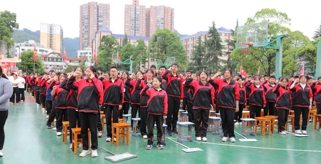 决战中考,点亮未来 ——瓮安四中举行中考励志演讲 第51张