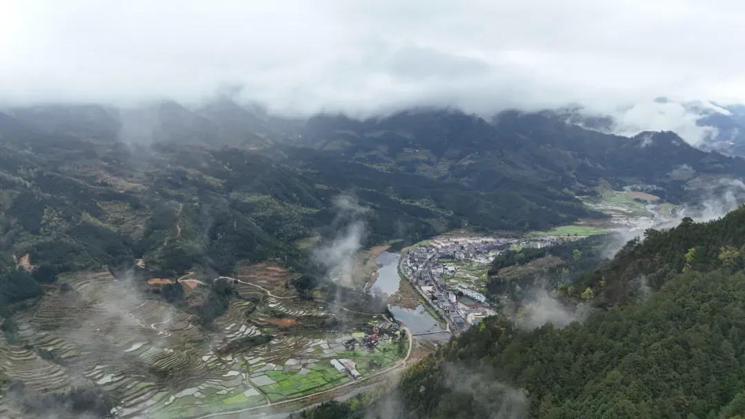 新闻直通车|2026年贵州中考时间定了 、文明城市建设青年志愿者招募令发布 、钵苗染绿千重田 鱼鸭飞鸟共春耕 第11张 新闻直通车|2026年贵州中考时间定了 、文明城市建设青年志愿者招募令发布 、钵苗染绿千重田 鱼鸭飞鸟共春耕 第11张