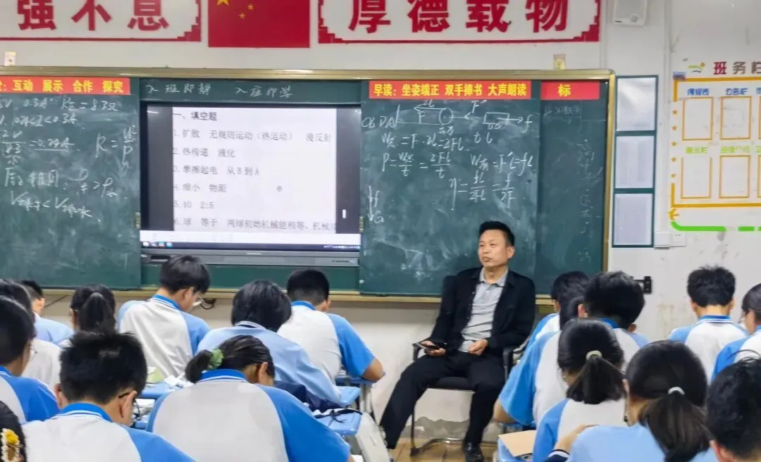 拄拐坚守讲台 初心护航中考——淮阳中学初中部孙振辉老师带病守护学子冲刺路 第3张