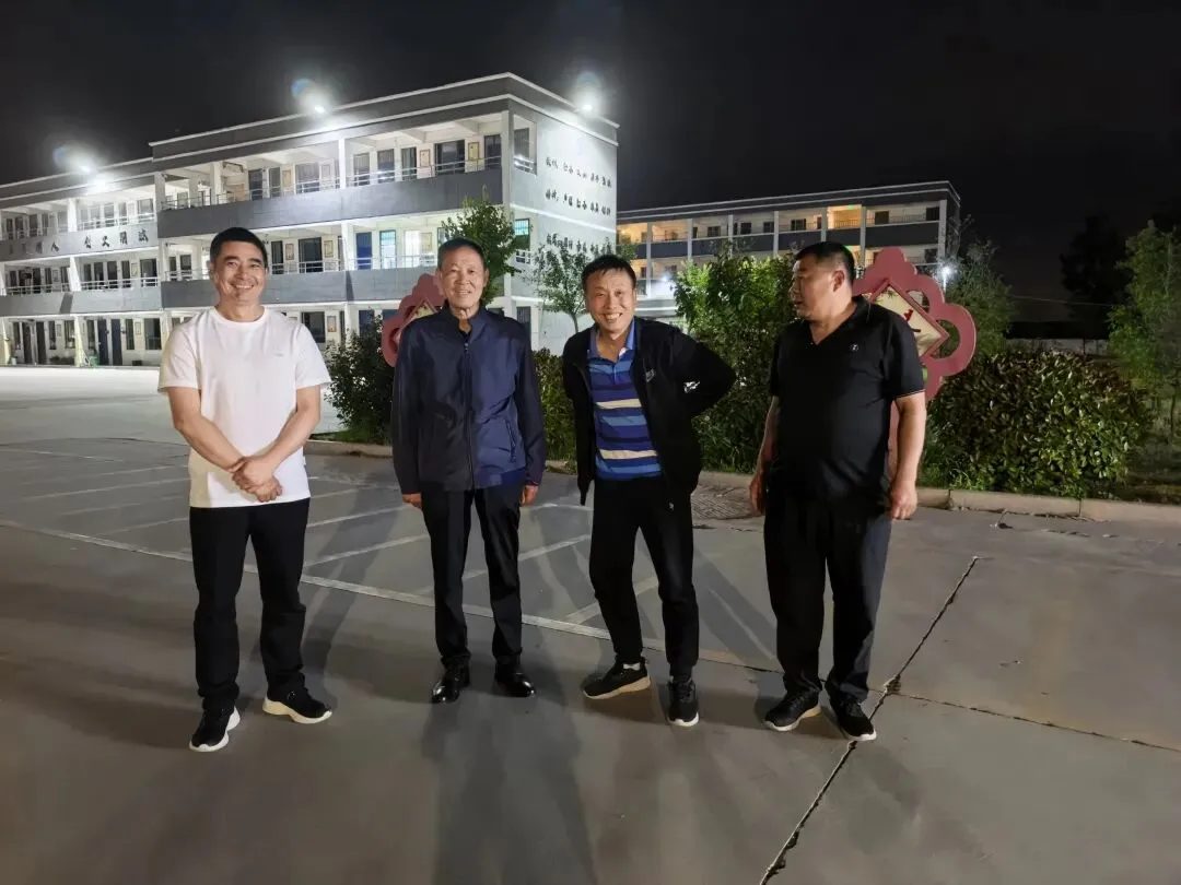 拄拐坚守讲台 初心护航中考——淮阳中学初中部孙振辉老师带病守护学子冲刺路 第5张