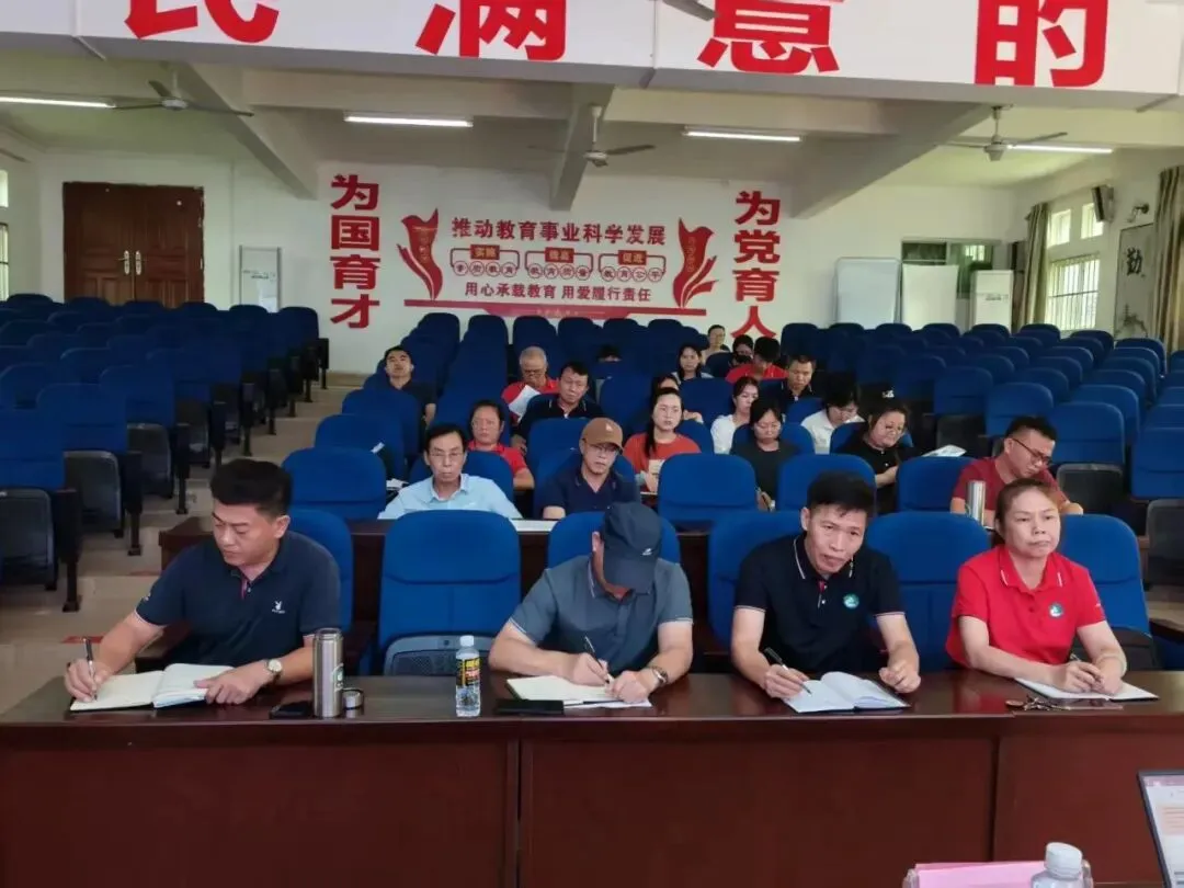 精准施策冲中考 凝心聚力提质效——卓平校长莅临新中初级中学开展备考专题指导 第14张