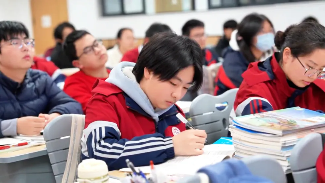 媒体报道 | 60多名中考过省示范线考生,在提前批选择这所高中 第8张