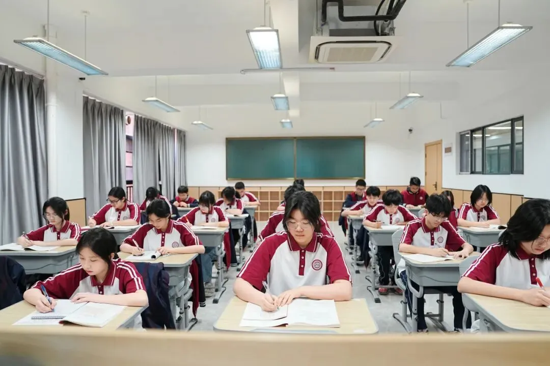 媒体报道 | 60多名中考过省示范线考生,在提前批选择这所高中 第19张