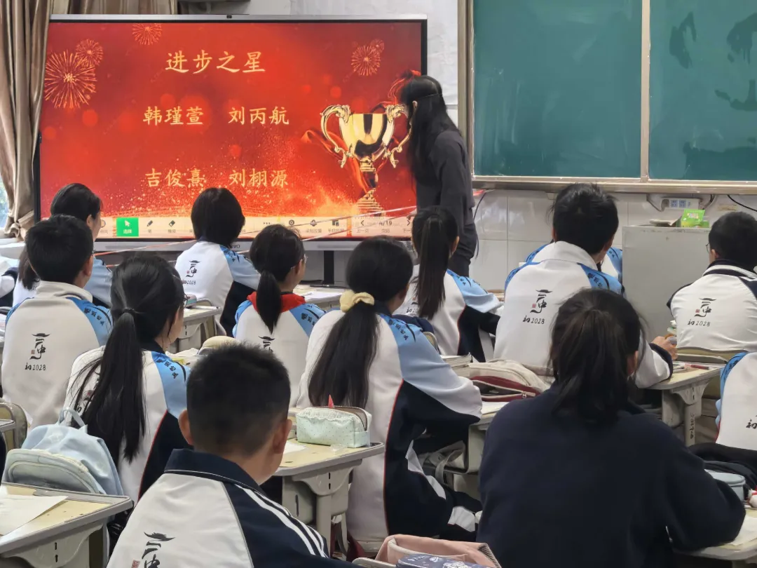 复盘试卷明得失 查漏补缺促成长——安宁一中开展期中考试试卷讲评专题课活动 第12张 复盘试卷明得失 查漏补缺促成长——安宁一中开展期中考试试卷讲评专题课活动 第12张