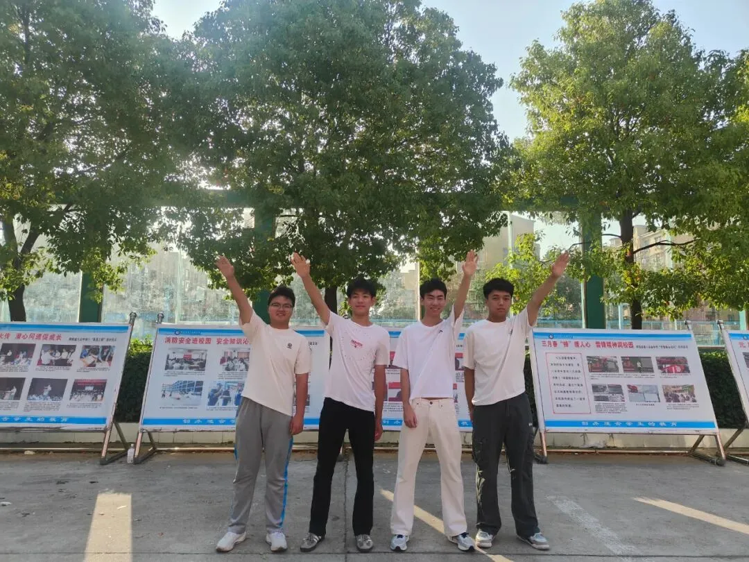2025届中考|青春不散场:数学课代表与老师的的毕业照回忆…… 第5张