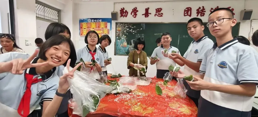 迎端午 传匠心 助中考—记M1七年1班包粽子比赛 第74张 迎端午 传匠心 助中考—记M1七年1班包粽子比赛 第74张