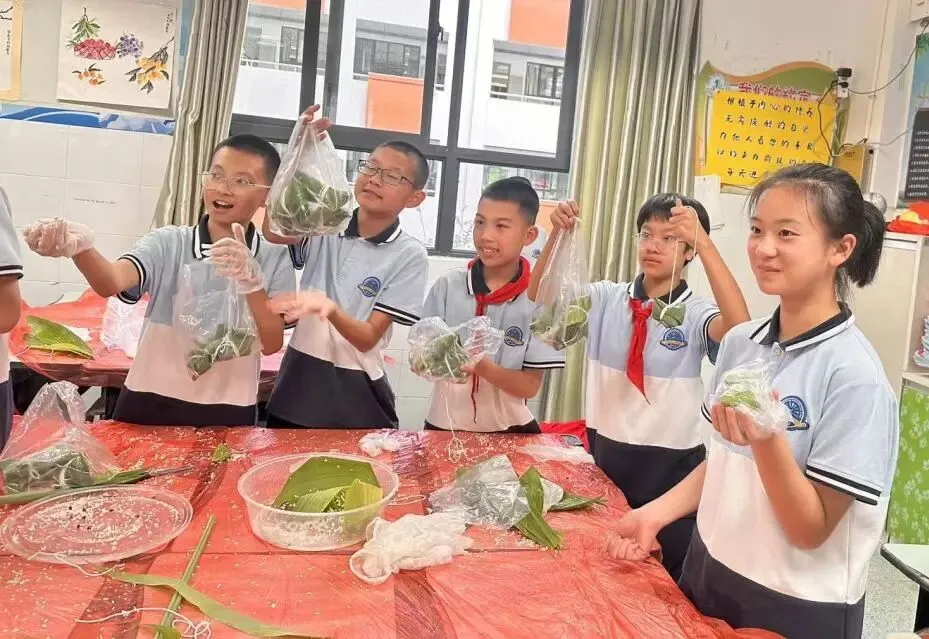 迎端午 传匠心 助中考—记M1七年1班包粽子比赛 第82张 迎端午 传匠心 助中考—记M1七年1班包粽子比赛 第82张