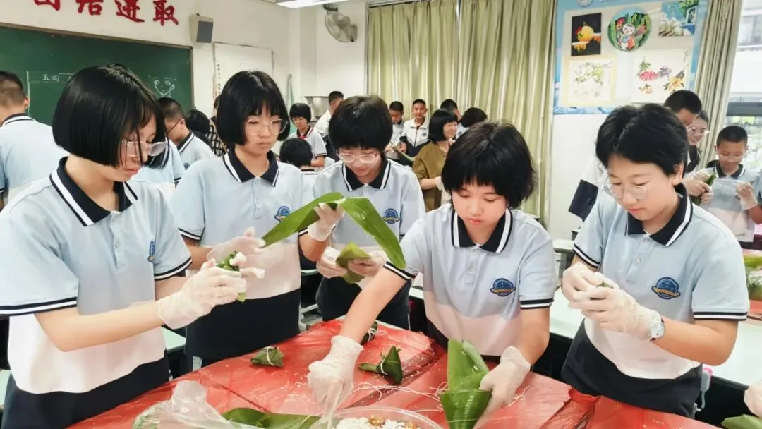 迎端午 传匠心 助中考—记M1七年1班包粽子比赛 第85张 迎端午 传匠心 助中考—记M1七年1班包粽子比赛 第85张