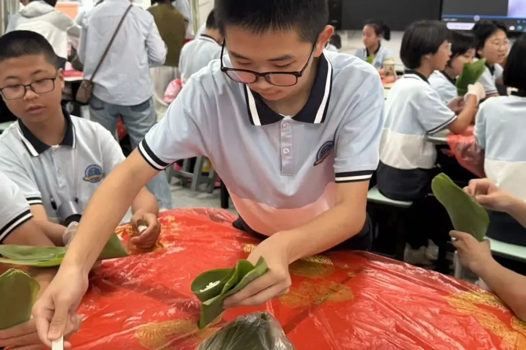 迎端午 传匠心 助中考—记M1七年1班包粽子比赛 第89张 迎端午 传匠心 助中考—记M1七年1班包粽子比赛 第89张