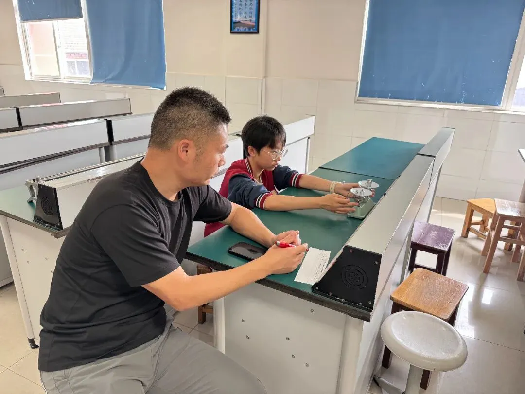 【蒲公英*实验操作模拟】实战演练促提升,厉兵秣马迎中考——解放路学校进行理化实验操作 第17张