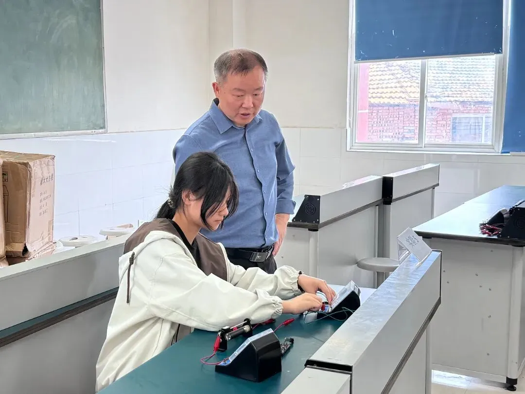 【蒲公英*实验操作模拟】实战演练促提升,厉兵秣马迎中考——解放路学校进行理化实验操作 第23张