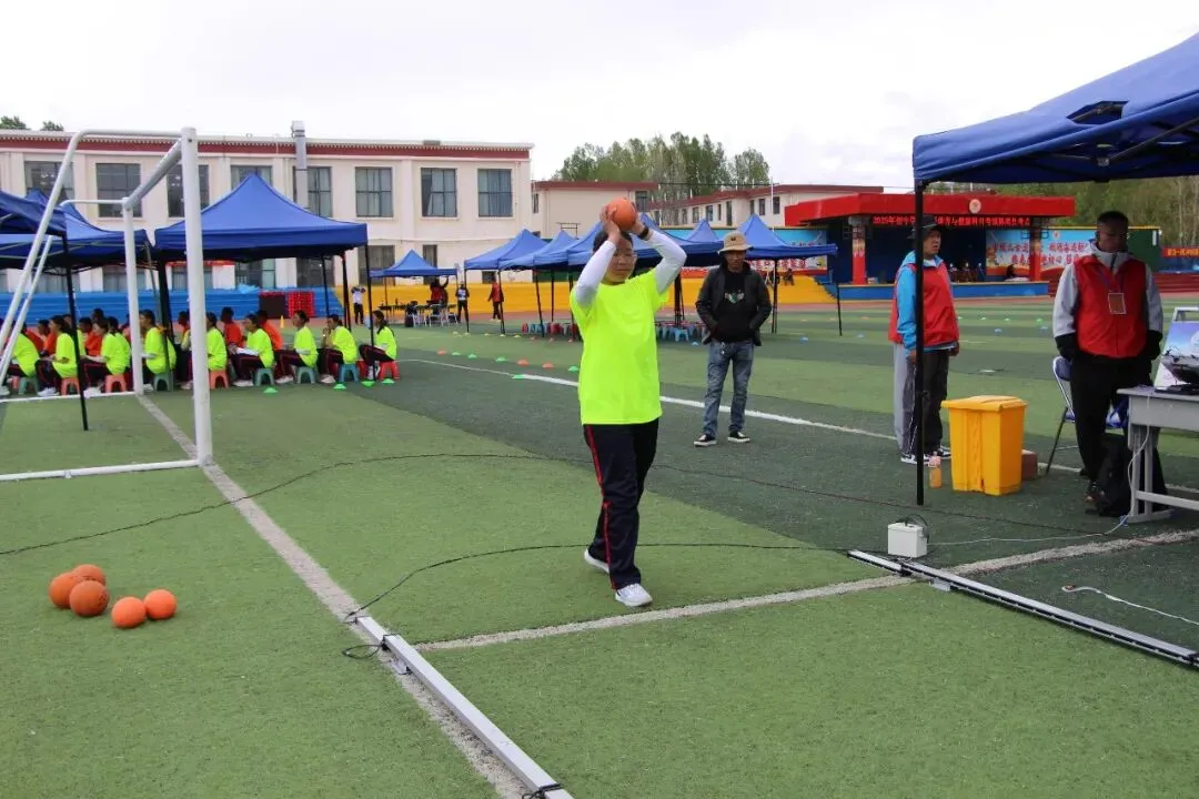 磨砺体魄迎中考 活力少年展风采——林周县中学圆满完成2026届毕业班体育与健康科目学业水平考试 第10张