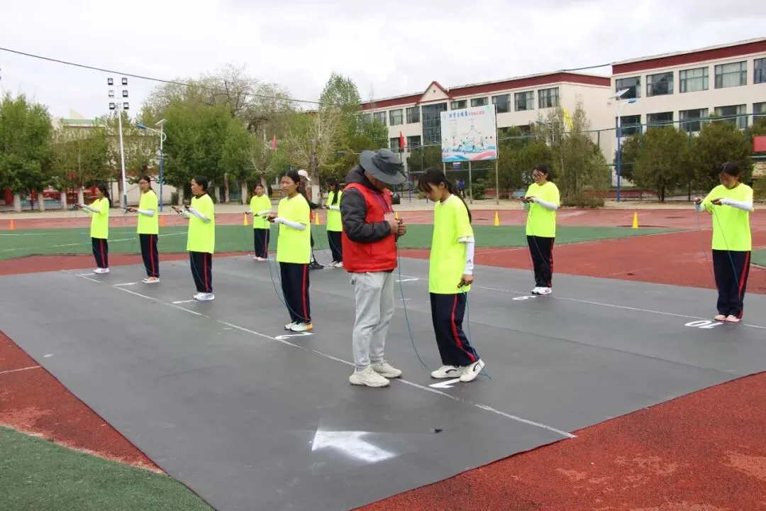 磨砺体魄迎中考 活力少年展风采——林周县中学圆满完成2026届毕业班体育与健康科目学业水平考试 第27张