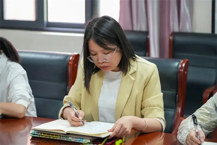 【中考研讨·数学组】精准施策 全力冲刺中考----数学教研组召开冲刺备考会 第9张