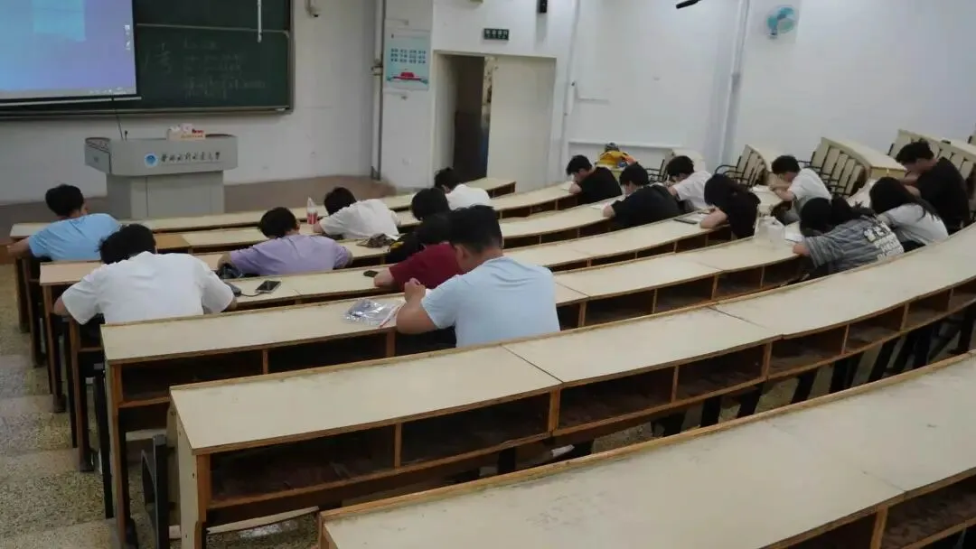 机械学院举办四六级全真模拟考试 第11张
