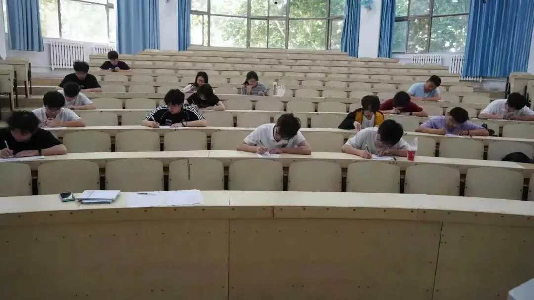机械学院举办四六级全真模拟考试 第15张